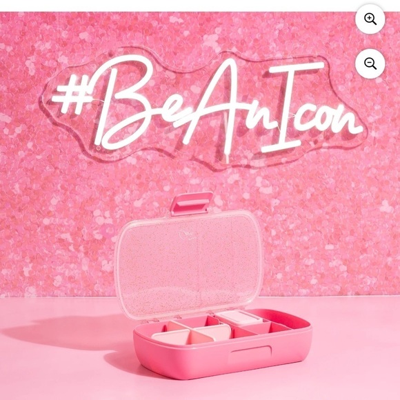 Paris Hilton Light Pink Version Bento Snack Box Lunchbox & Gift With Purchase - Picture 12 of 12